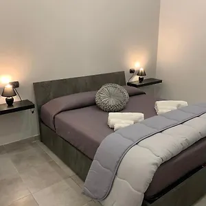 Miris Fast Comfortable Airport Capodichino 25 Minutes Walk Self Check-in Apartment Naples